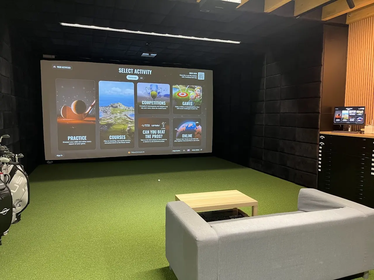 Simulátor TrackMan v golfovom štúdiu
