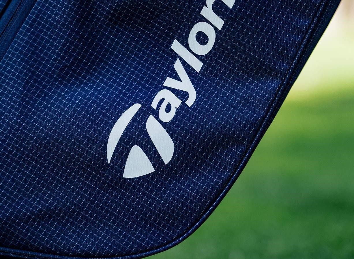 TaylorMade FlexTech Super Lite stand bag, čierny
