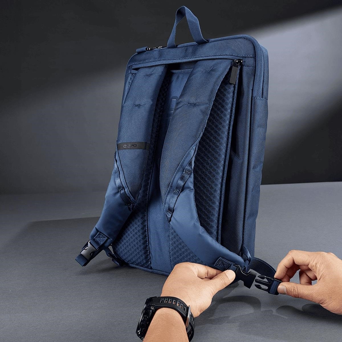Ogio Pace Pro Brief 10L Pack taška, grey pinstripe