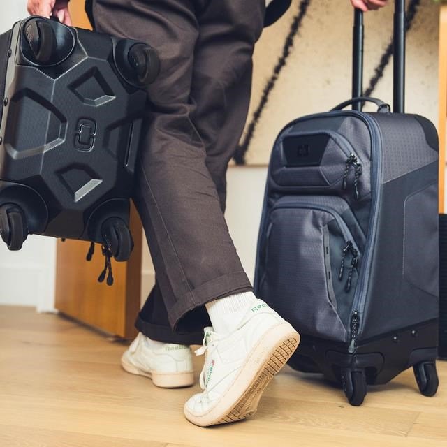 Ogio Renegade 22" 4-Wheel Travel Bag 33L cestovná taška, titanium
