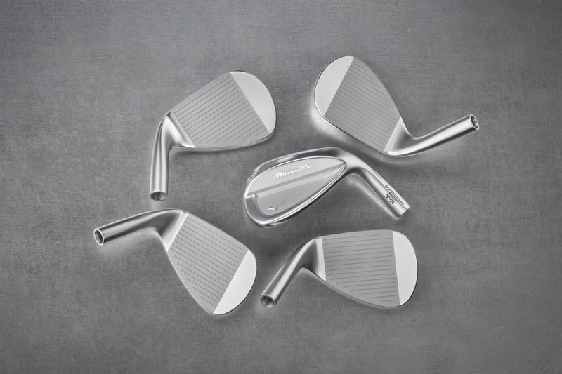 Mizuno Pro T-3 Soft White Satin wedge, oceľ