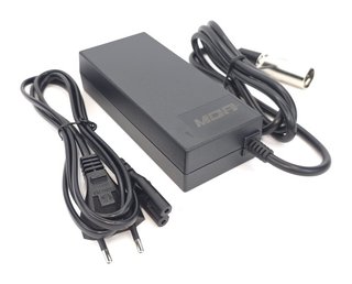 Davies Caddy Lithium Charger, čierny