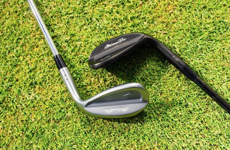 Mizuno Pro T-3 Black wedge, oceľ