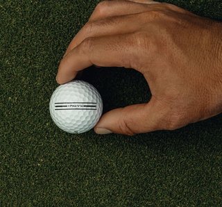 Titleist Pro V1x Left Dash AIM Enhanced golfové loptičky 2026