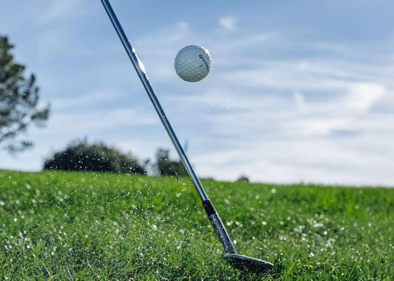 TaylorMade TP5 golfové loptičky 2026 (12 loptičiek)