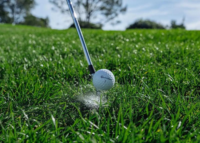 TaylorMade TP5 Stripe golfové loptičky 2026