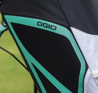 Ogio Featherlite stand bag, čierny