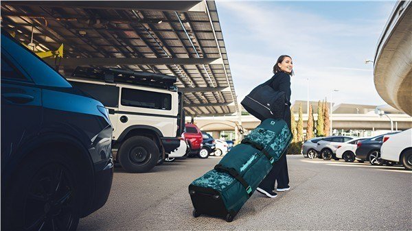 Ogio Alpha Slim travel bag, čierny