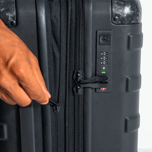Ogio Renegade Vault Carry-On 35-40L travel bag, biely