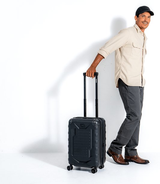 Ogio Renegade Vault Carry-On 35-40L travel bag, biely