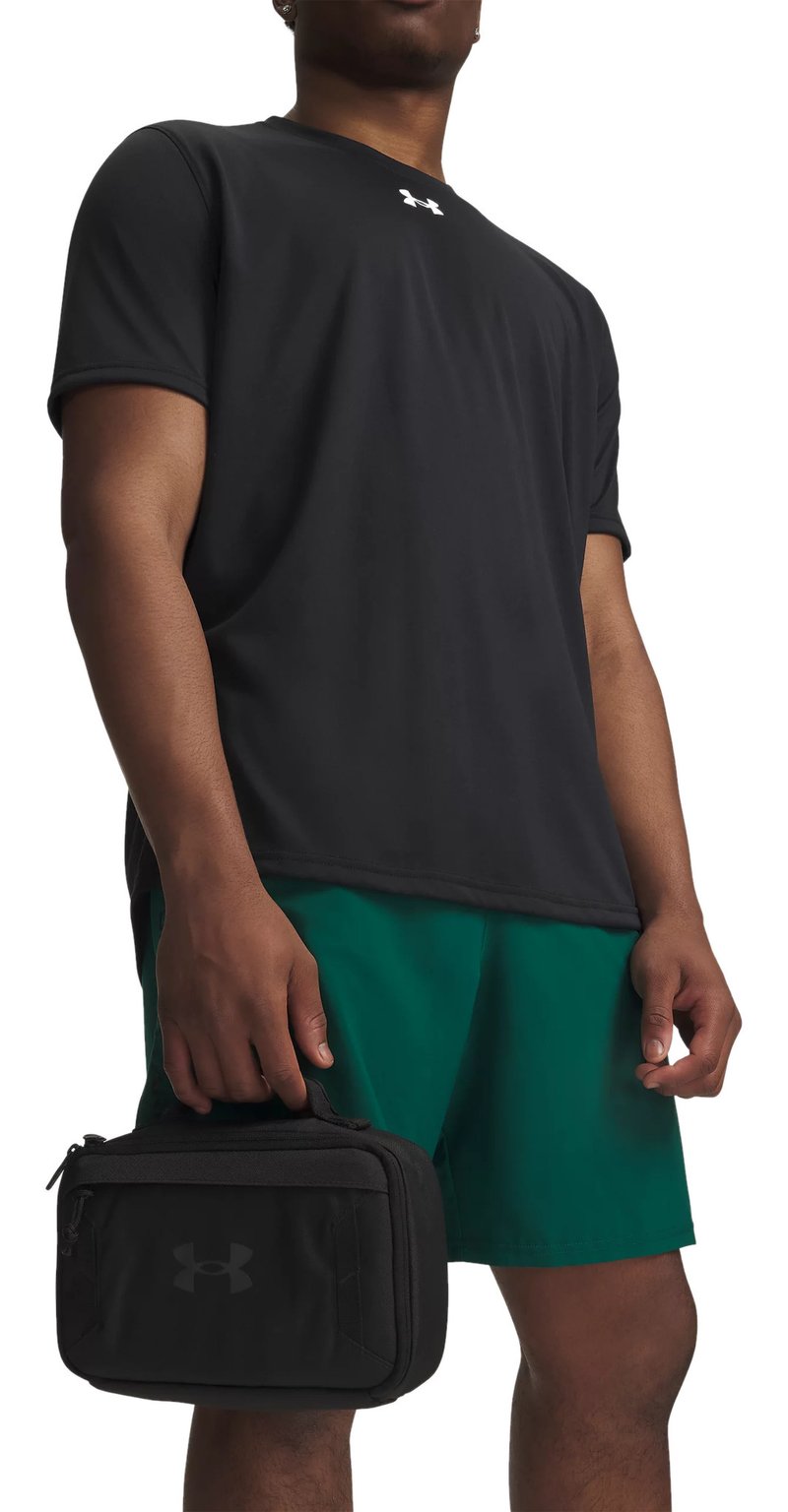 Under Armour Hustle Travel Kit, čierny
