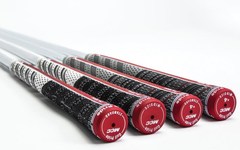 Golf Pride MCC Plus4 ALIGN grip, MIDSIZE, šedý