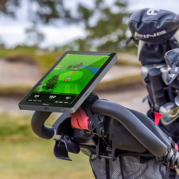 The Caddie GPS namontovaný na golfovom vozíku na slnku