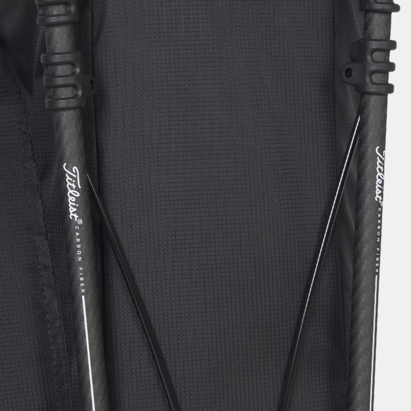Odolné nožičky z karbónových vlákien na stand bagu Titleist Players 4 Carbon
