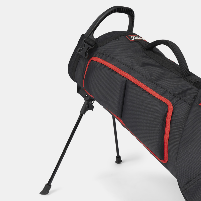 Mini integrované nožičky na Titleist Premium Carry Bag