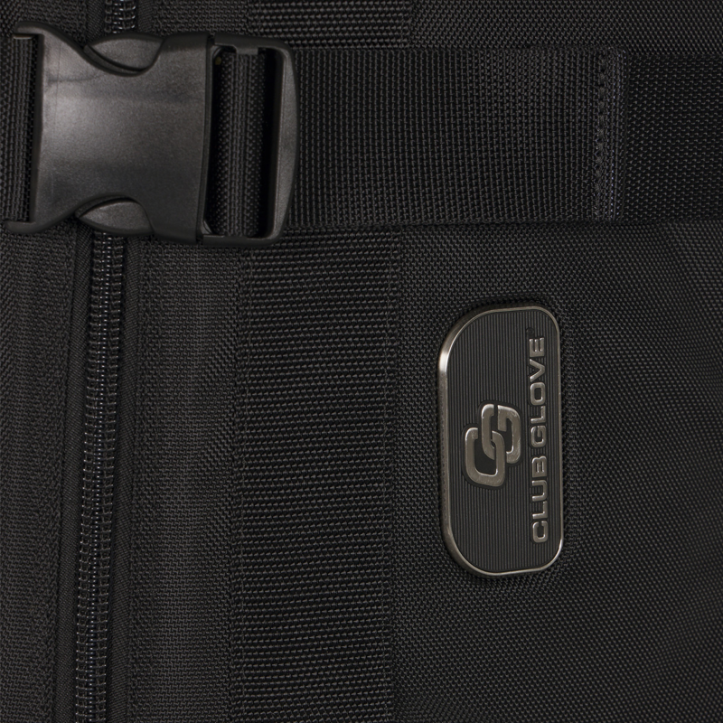 Prémiové zipsy YKK a pracky ITW Nexus na modeli Pro Traveler