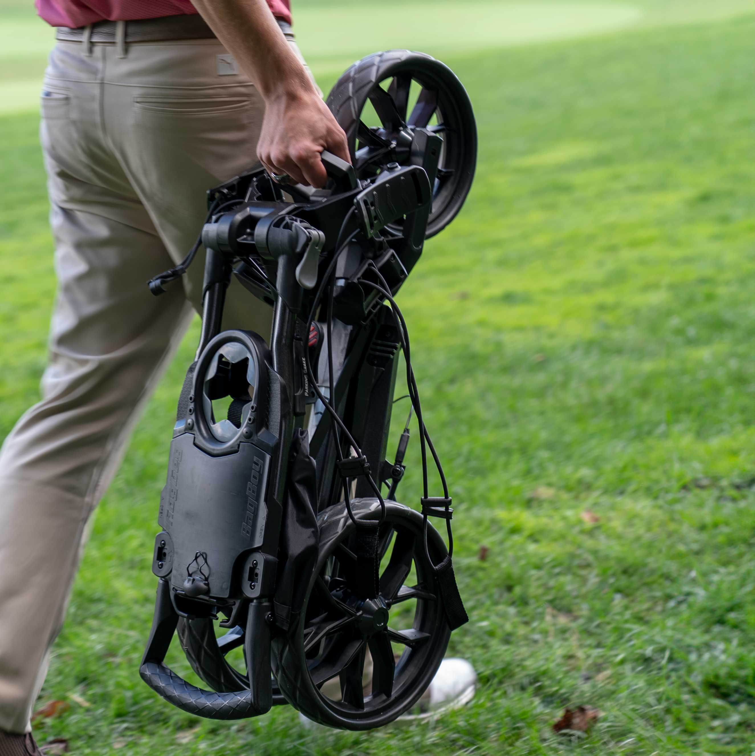 Bag Boy Slimfold — ľahký a kompaktný dizajn s automatickým otváraním