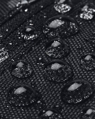 Technológia UA Storm odpudzujúca vodu na taške Undeniable 5.0 Small Duffle Bag