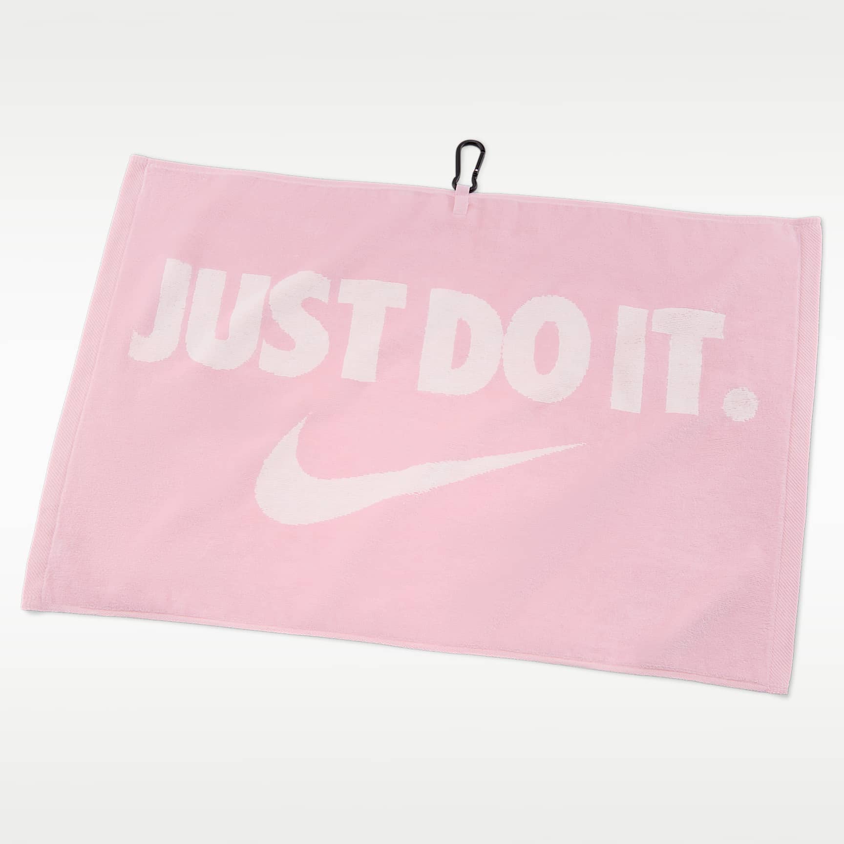 Golfový uterák Nike Performance pripevnený ku golfovej taške karabínkou