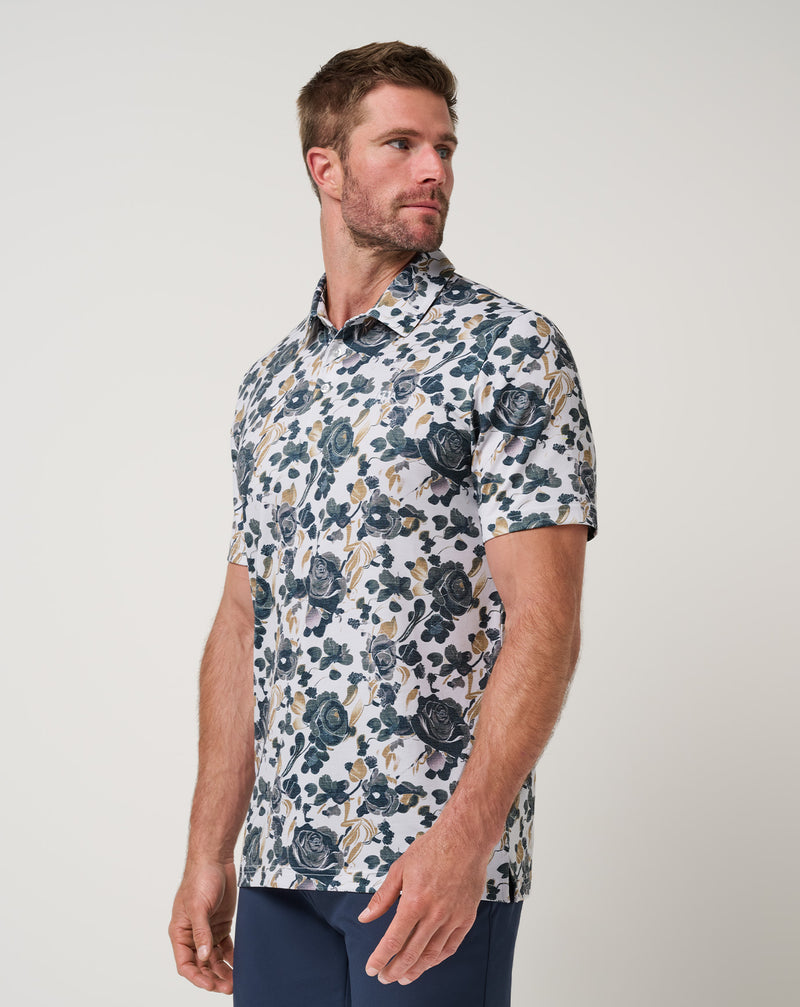 Travis Mathew Featherweight Villa Polo – detail kvetinovej potlače na bielej