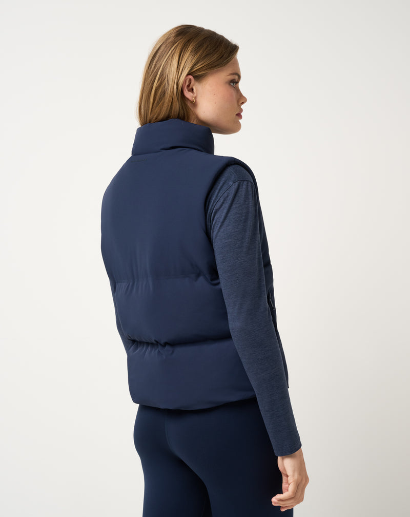 Travis Mathew Moontide Bonded Vest 2.0 – detail horizontálneho lepeného panelovania