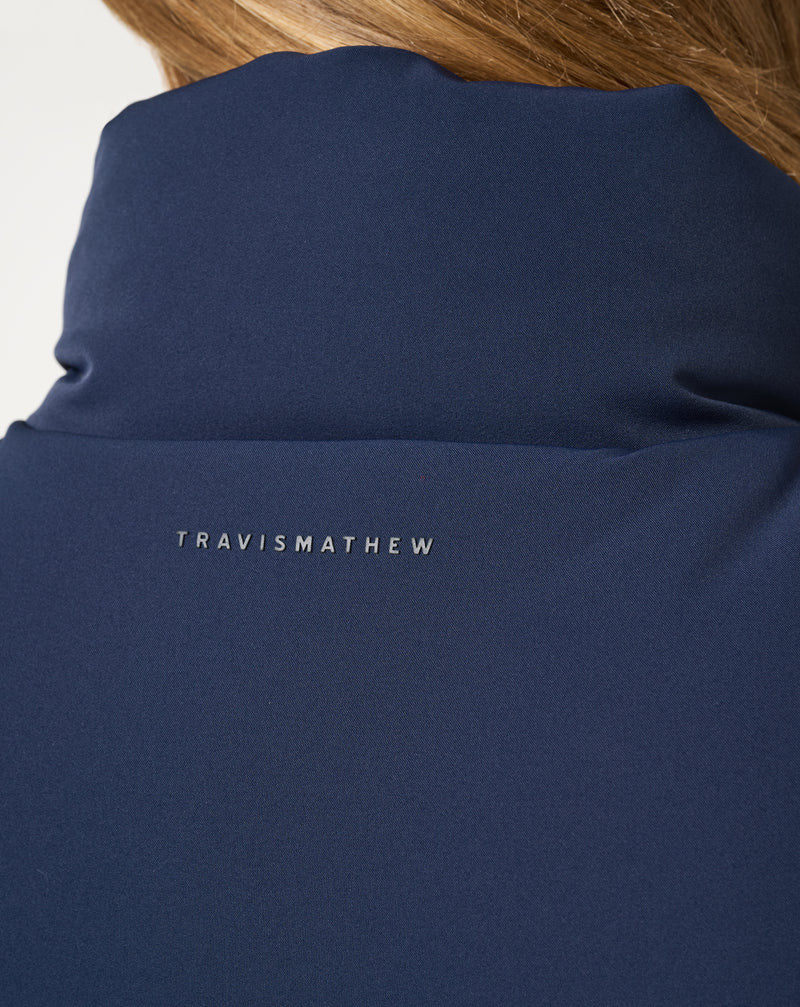 Travis Mathew Moontide Bonded Vest 2.0 – nastaviteľný spodný lem so šnúrkou a vrecká na zips