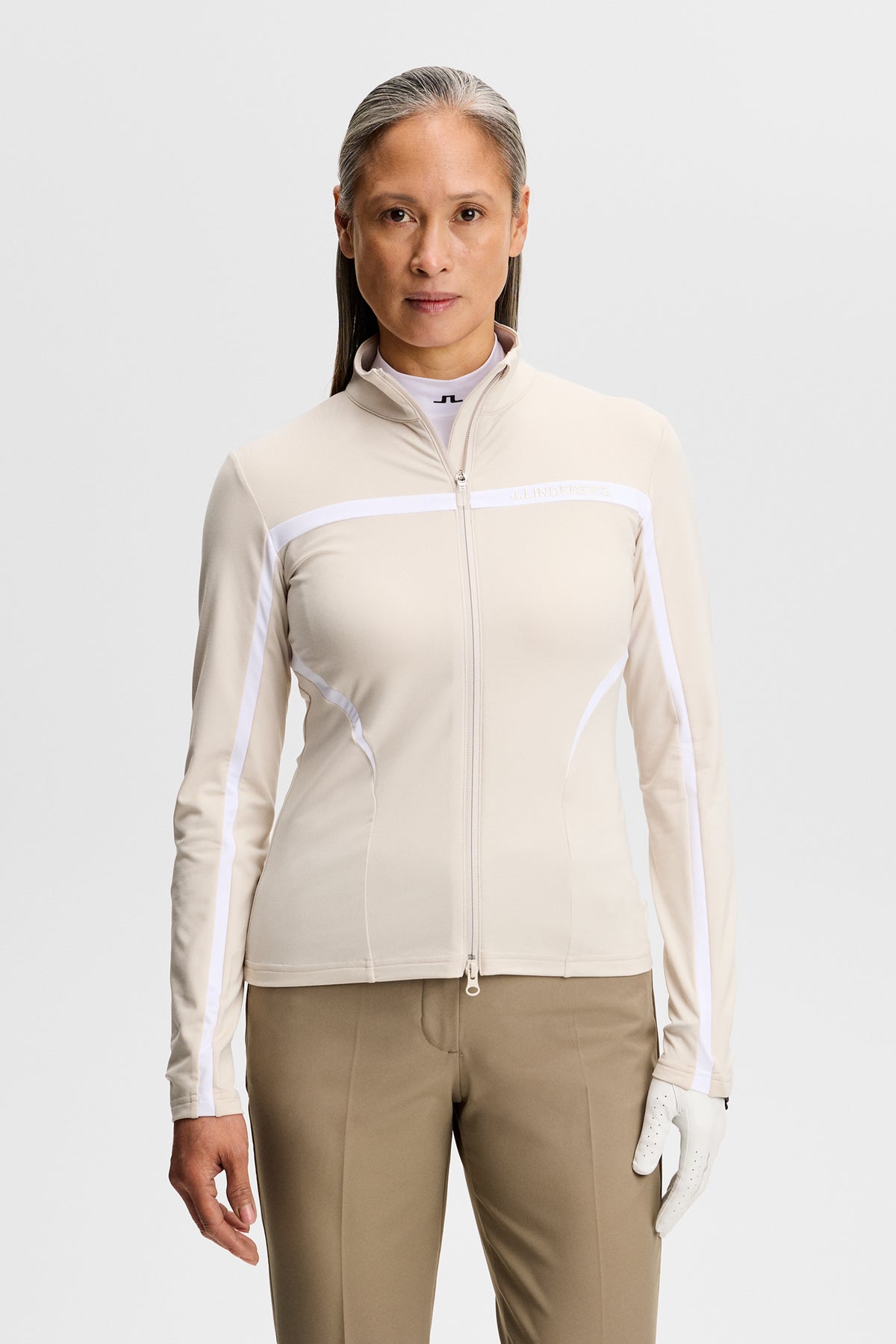J.Lindeberg Janice Mid Layer Moonbeam – predný pohľad ukazujúci tkaninu Light Mid a detail zipsu