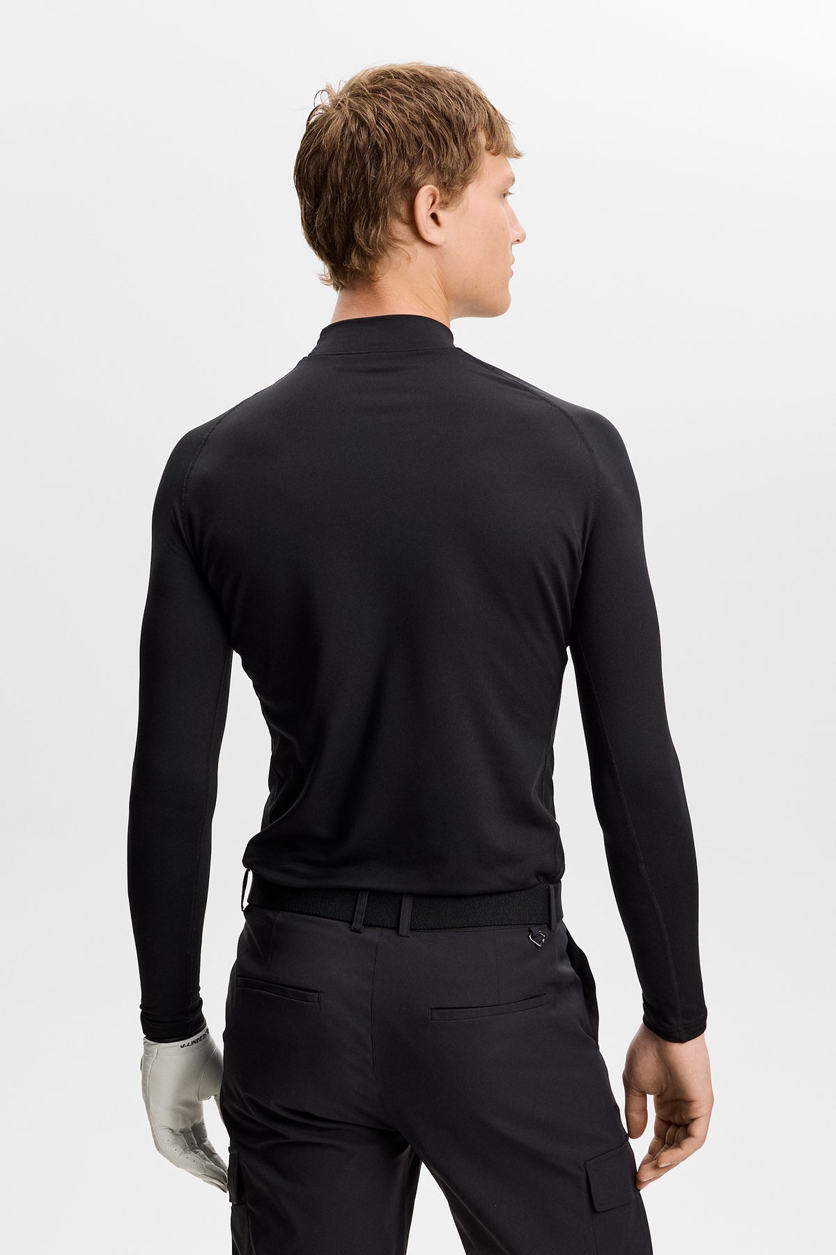 J.Lindeberg Ello Brushed Top Black – detail vysokého krku pre ochranu proti vetru