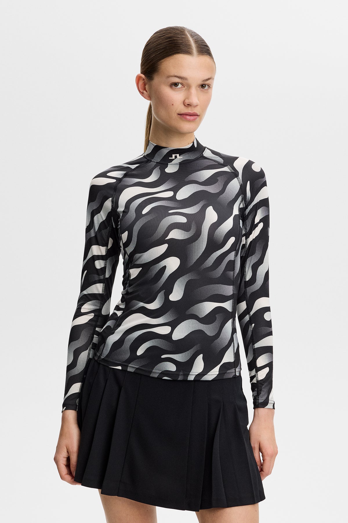 J.Lindeberg Ella Print Compression Top Bunker Fade Black Moonbeam - bočný pohľad na ihrisku