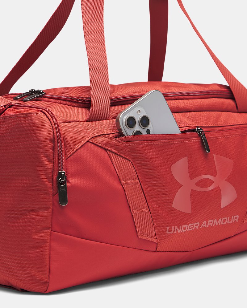 Detail predného vrecka tašky UA Undeniable 5.0 XS Duffle