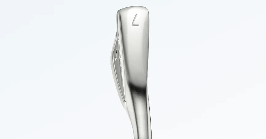 Dizajn Triple Cut Sole na železách Mizuno Pro M-13 pre konzistentnú interakciu s povrchom