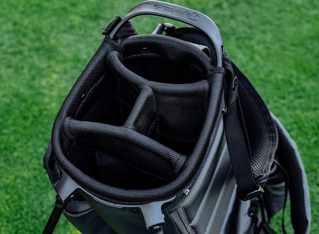 Detail 4-cestného deliča TaylorMade FlexTech Stand Bag