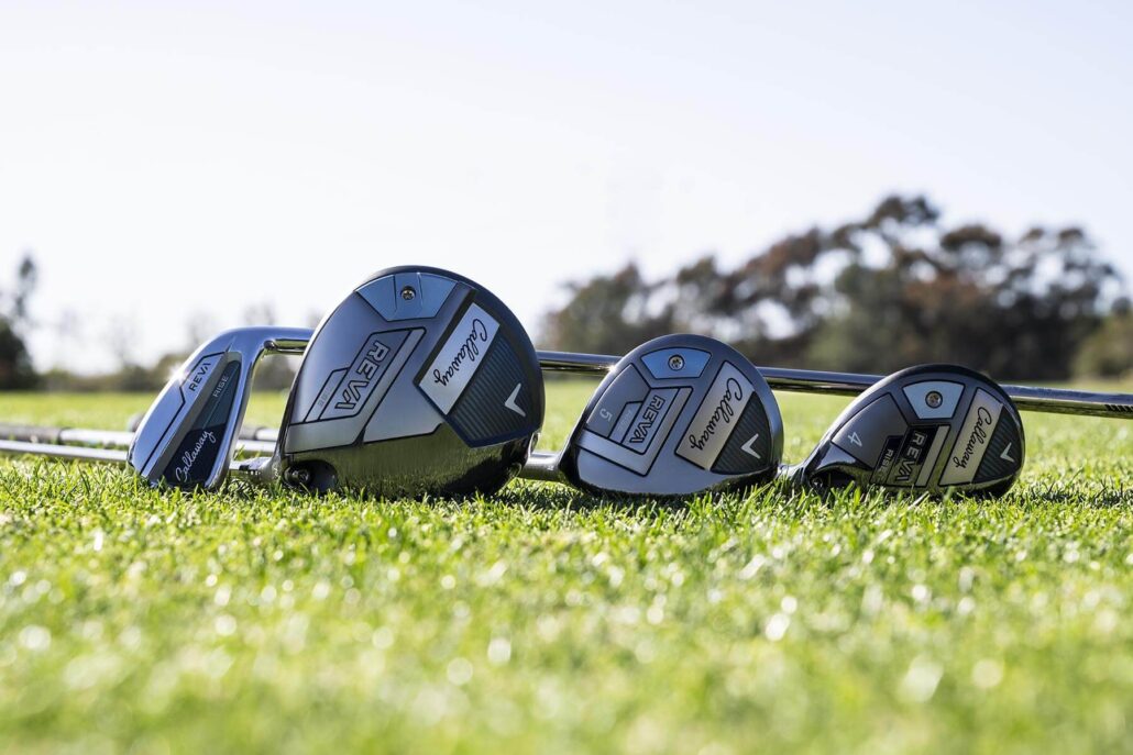 Driver, drevo, hybrid a železo Callaway REVA Rise na tráve